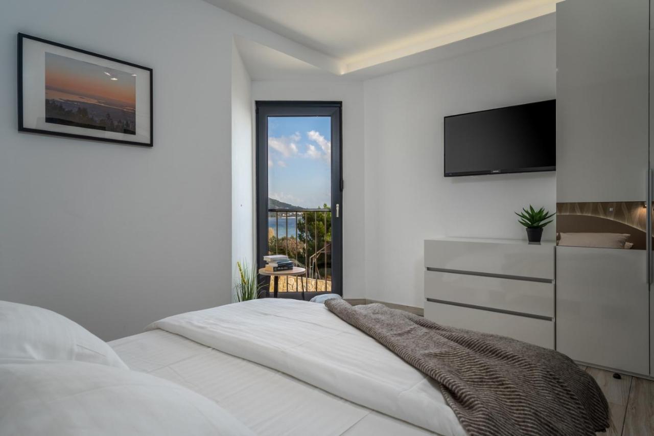 Villa Oslo - Luxury Place With Sea Views & Heated Pool, 300M Far From Sandy Beach Omis Exterior photo