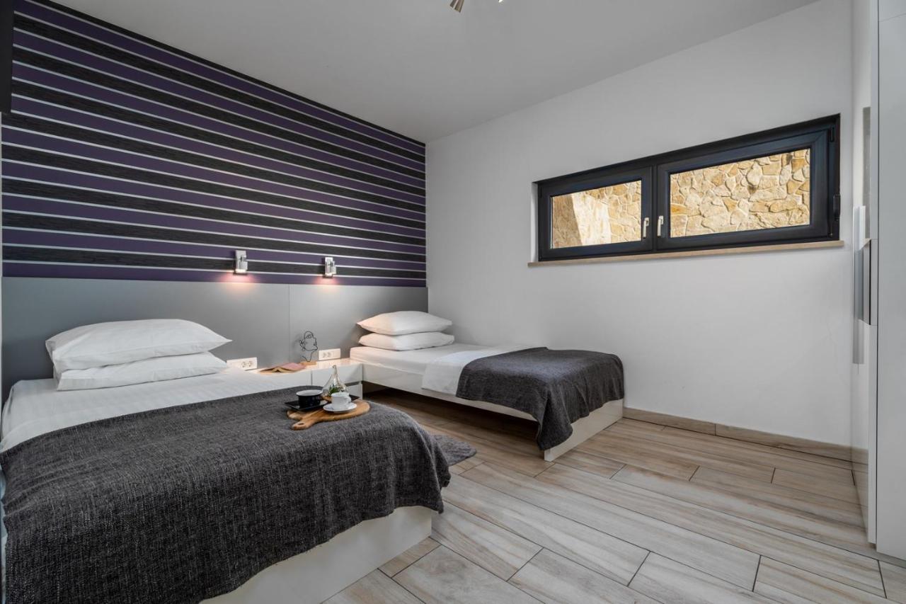 Villa Oslo - Luxury Place With Sea Views & Heated Pool, 300M Far From Sandy Beach Omis Exterior photo