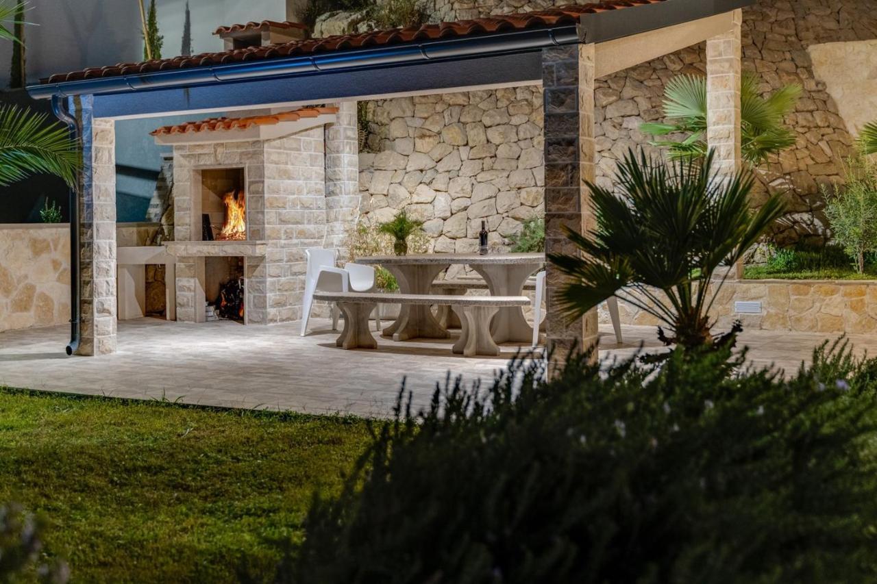 Villa Oslo - Luxury Place With Sea Views & Heated Pool, 300M Far From Sandy Beach Omis Exterior photo
